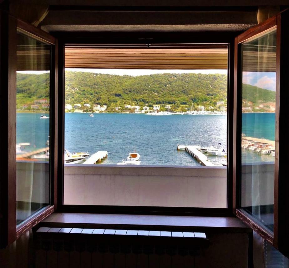 Apartments With Boat Mooring Marija Supetarska Draga Exterior foto
