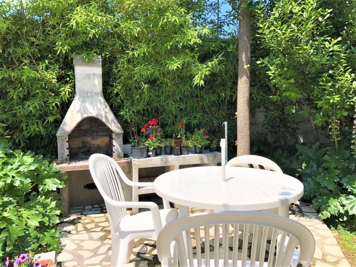 Apartments With Boat Mooring Marija Supetarska Draga Exterior foto
