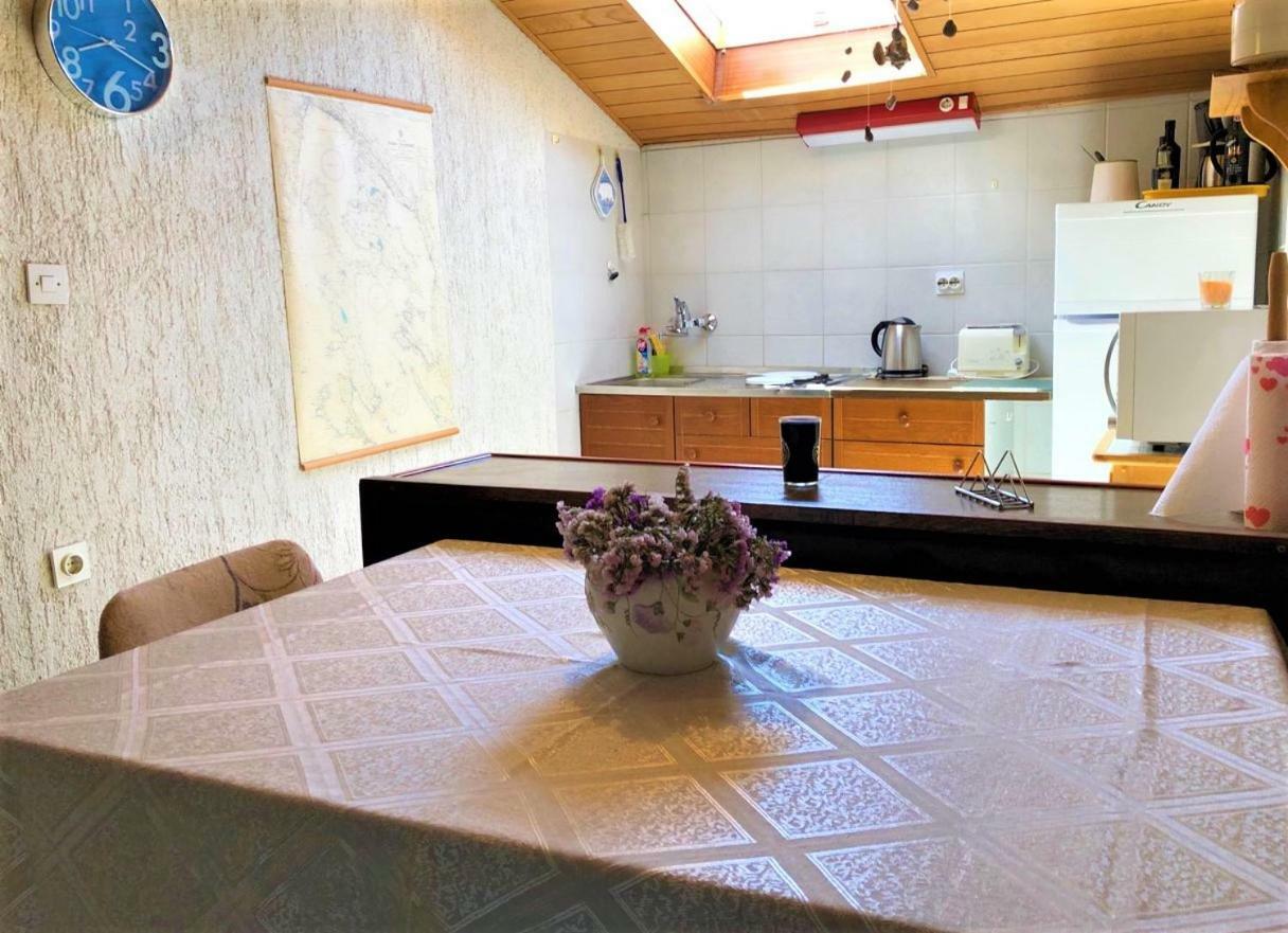 Apartments With Boat Mooring Marija Supetarska Draga Exterior foto